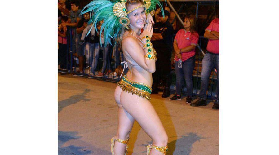 Miles de santiaguentildeos disfrutaron de la apertura a los Corsos de Carnaval 2017