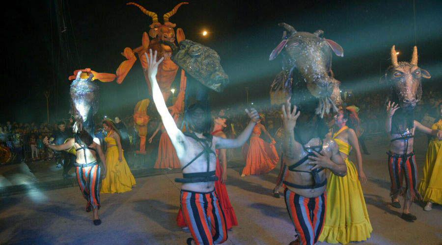 Miles de santiaguentildeos disfrutaron de la apertura a los Corsos de Carnaval 2017