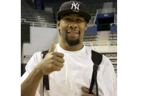 Kyle Lamonte arribó ayer al país y esta noche jugar su primer partido con la camiseta de Olímpico