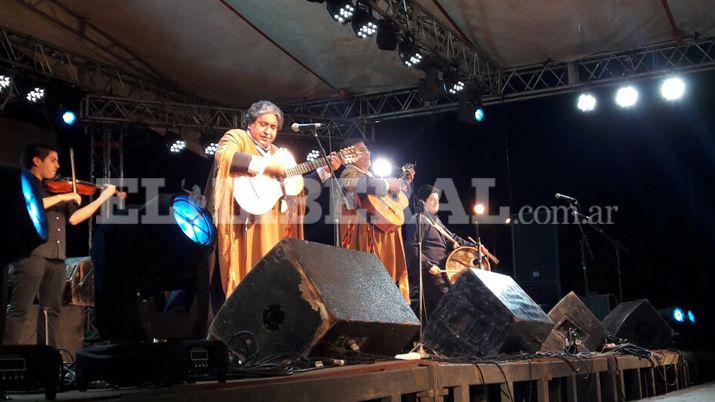 VIDEO  Reaparecieron Los Manseros Santiaguentildeos en el festival de Selva