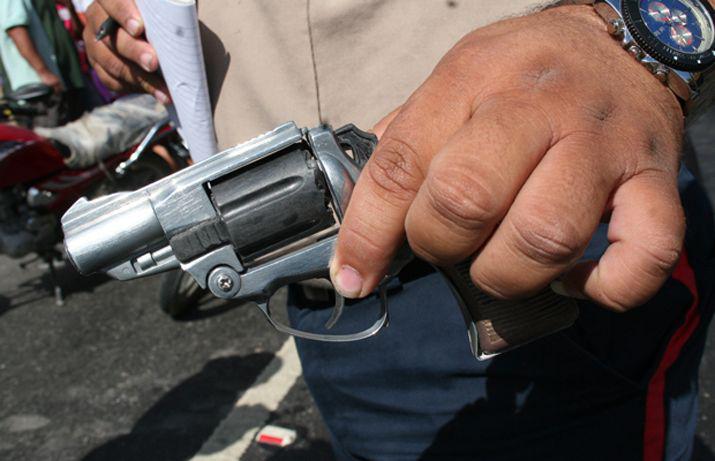Un nene de 11 antildeos iba a ver el corso y murioacute de un tiro en el pecho