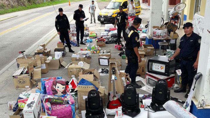 Decomisan importante carga de mercadería ilegal