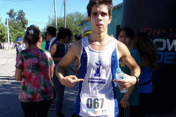 Pablo Toledo quebroacute en los metros finales  a Gerardo Atiacutea en vibrante sprint de cierre