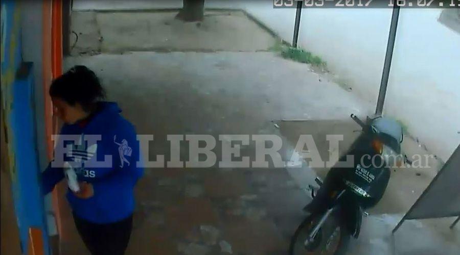 Robaron un kiosco y quedaron registrados en las cmaras de seguridad