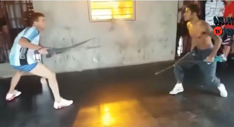 Brutal pelea de presos con cuchillas gigantes en Uruguay