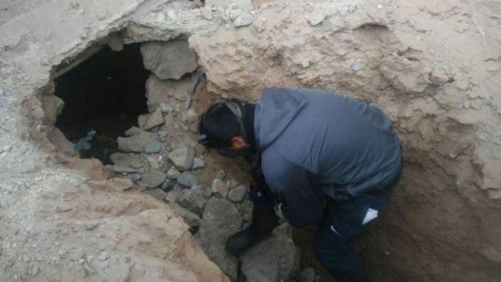 Rescataron a una beba que fue tirada a una letrina