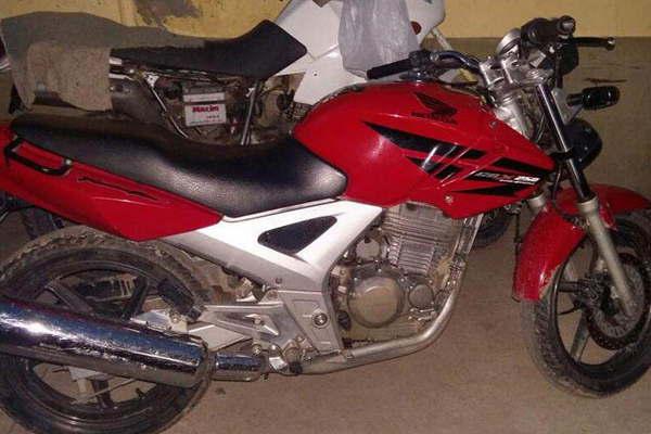 Recuperan dos motos robadas en La Banda