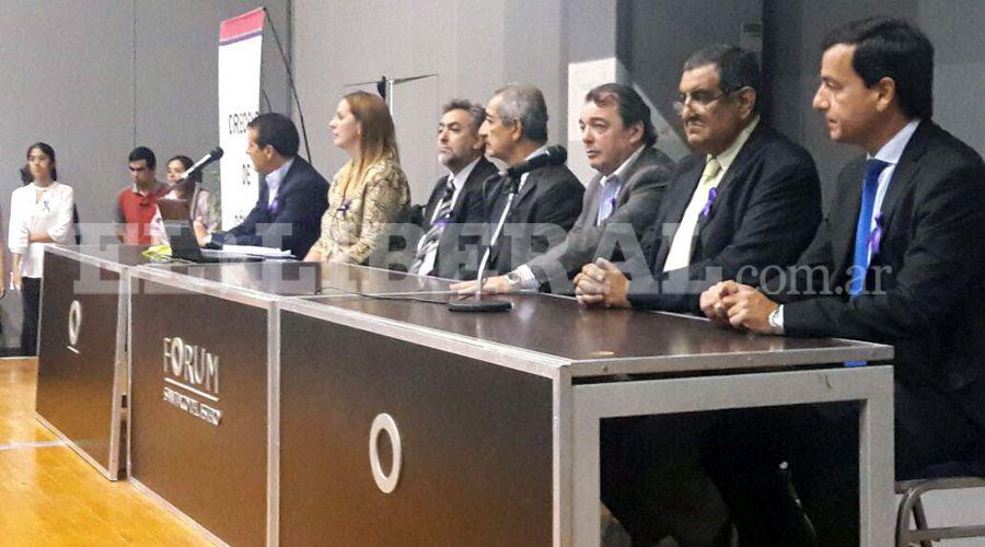 Mujeres santiaguentildeas participan de un acto en su honor