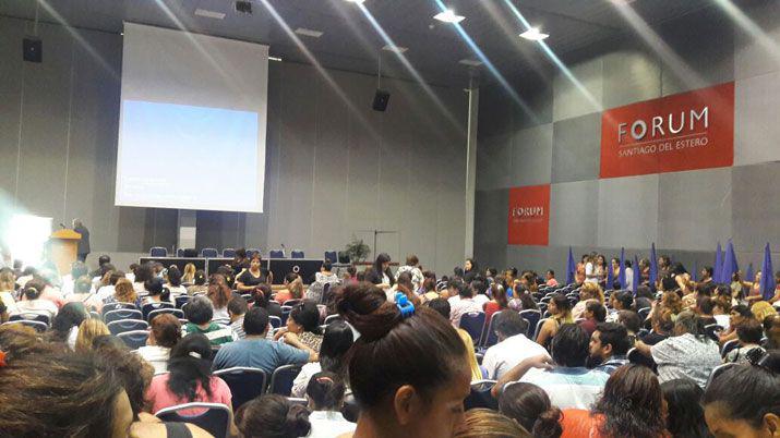 Mujeres santiaguentildeas participan de un acto en su honor