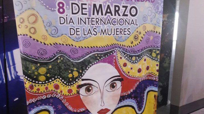 Mujeres santiaguentildeas participan de un acto en su honor