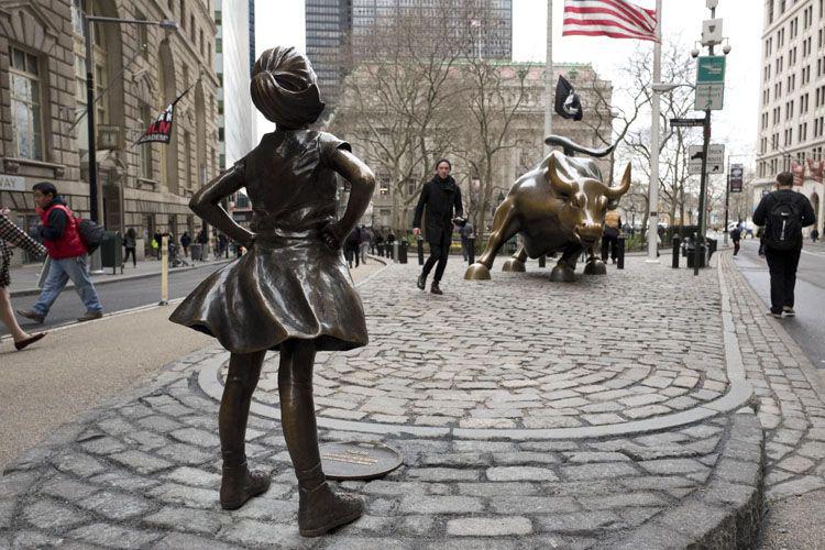 La estatua de la nintildea sin miedo que hace temblar a los hombres de Wall Street