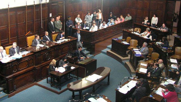 El regalo femenino que desatoacute el escaacutendalo en la legislatura mendocina