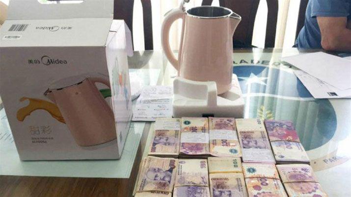 Duentildeo de un suacuteper chino intentoacute sobornar con 100 mil dentro de una pava