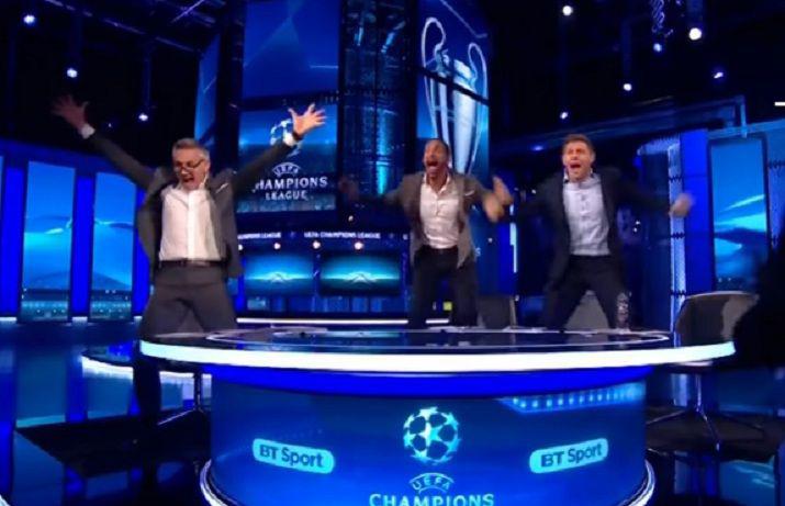 La alegriacutea de tres ex estrellas del fuacutebol mundial tras el sexto gol del Barcelona