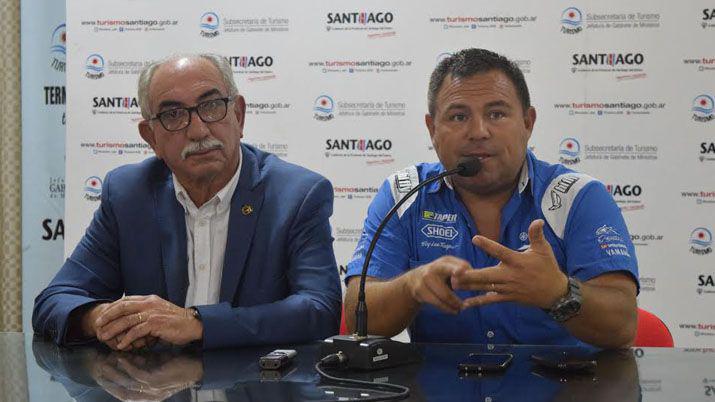 Subsecretario de Deportes Prof Carlos Dapello junto a César Brcena coordinador del Campeonato Santiagueño de Motocross y Cuatriciclos