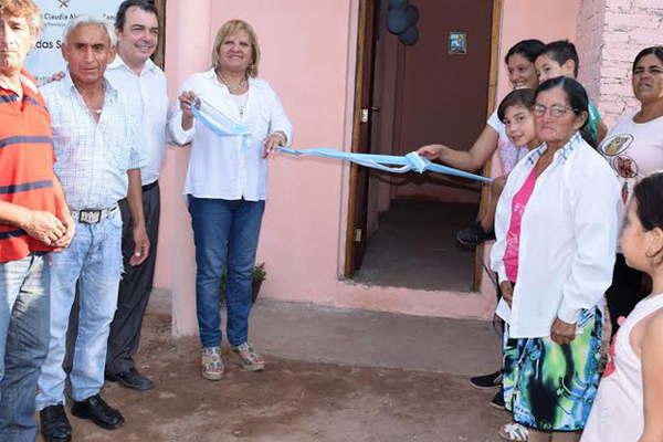 El Gobierno entregoacute viviendas sociales en Nueva Esperanza