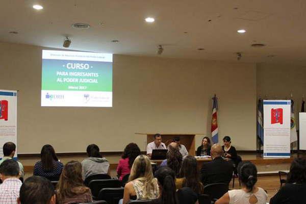 Ingresantes se informaron sobre el funcionamiento del Poder Judicial