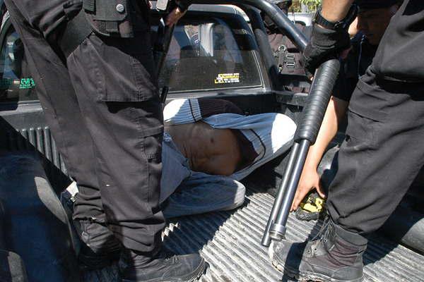 Un cura delatoacute que durante seis antildeos un jornalero violoacute a su hijastra adolescente en Juan Felipe Ibarra