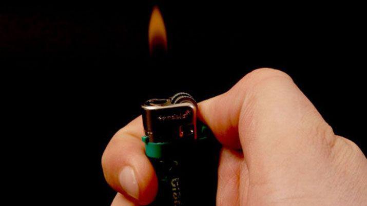 Peleoacute con su mujer se rocioacute con kerosene y quiso prenderse fuego