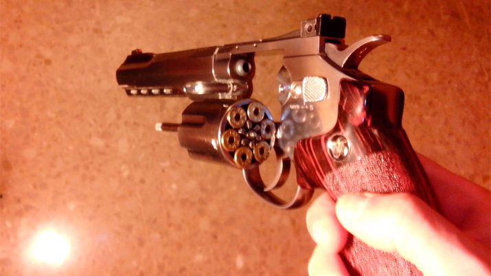 La Banda- Un hombre amenazoacute con un arma al esposo de su amante