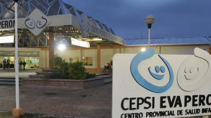 Una mujer y un bebeacute hospitalizados tras un violento accidente