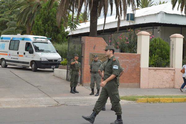 Cinco gendarmes volcaron sobre ruta 34 e Isleta en La Banda 
