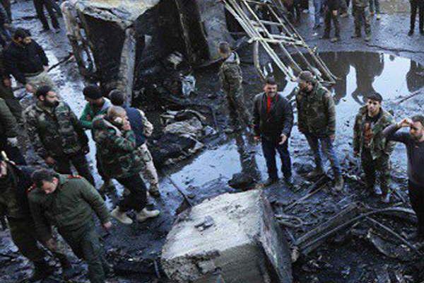 Un doble atentado contra peregrinos iraquiacutees causoacute masacre en Damasco 
