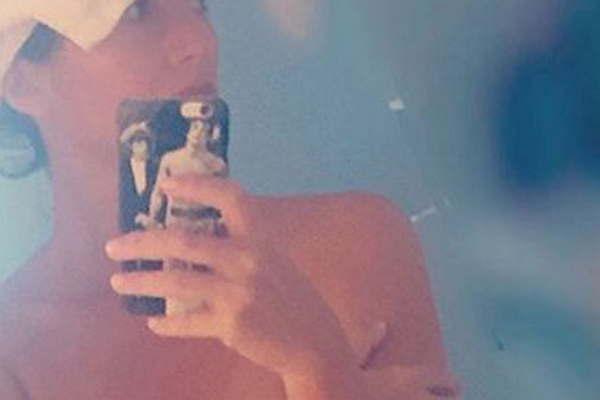 La ex de Adriaacuten Suar volvioacute a provocar con una foto desnuda