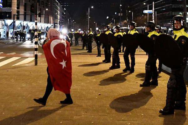 Unos 400000 turcos sufren ataques verbales y fiacutesicos 