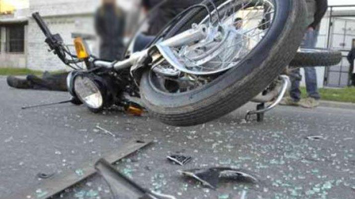 Sufrioacute graves heridas al chocar en plena Autopista