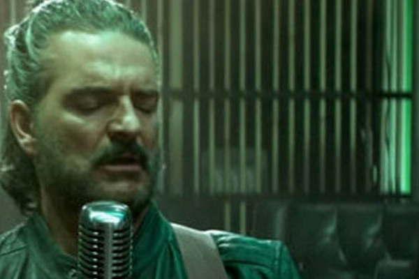 Ricardo Arjona presentoacute Ella su nueva cancioacuten