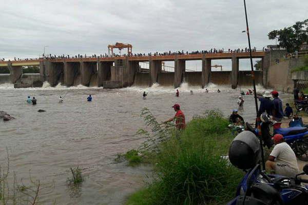 Revivioacute la actividad del dique Los Quiroga tras la importante crecida del caudal del riacuteo Dulce