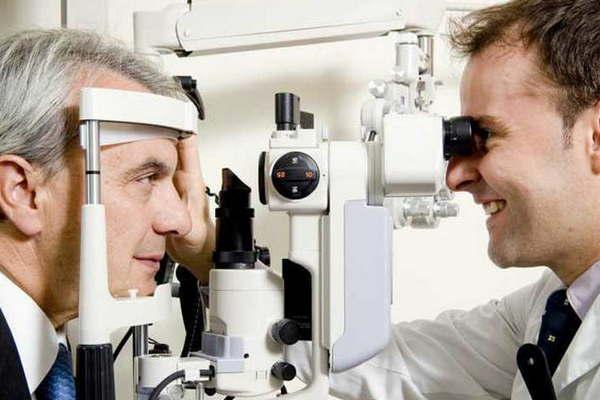 Salud informoacute que este viernes se realizaraacuten controles oftalmoloacutegicos gratuitos en Santiago