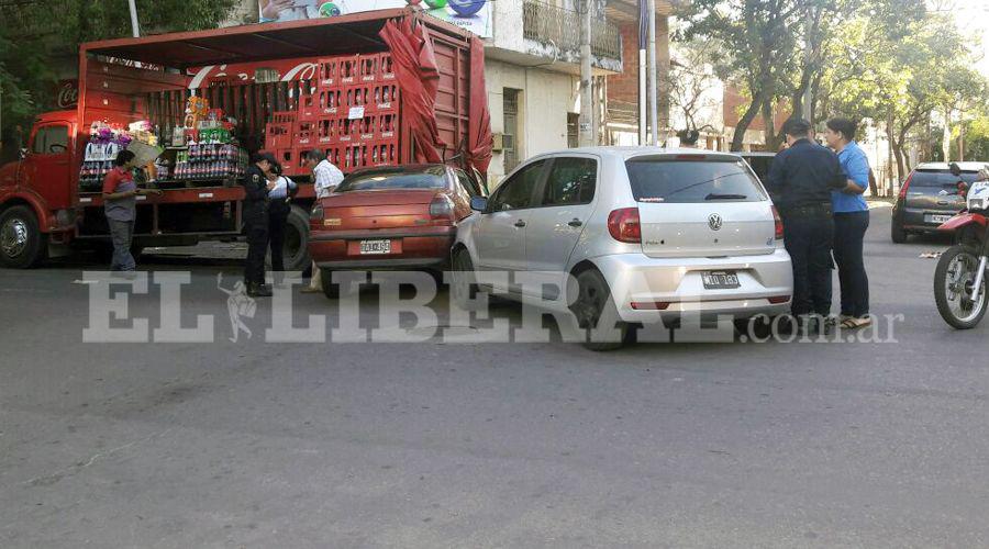 Triple choque en la esquina de Av Roca y Mitre
