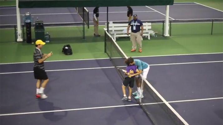 Djokovic se entrenoacute con un nintildeo y perdioacute el set