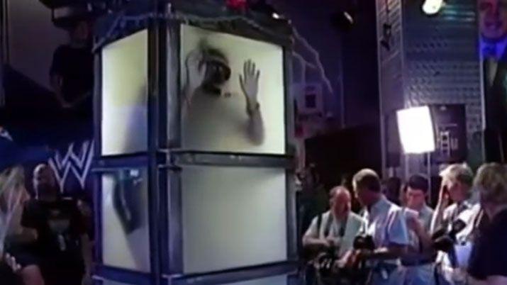 El famoso mago Criss Angel falloacute en un truco y tuvo que ser hospitalizado