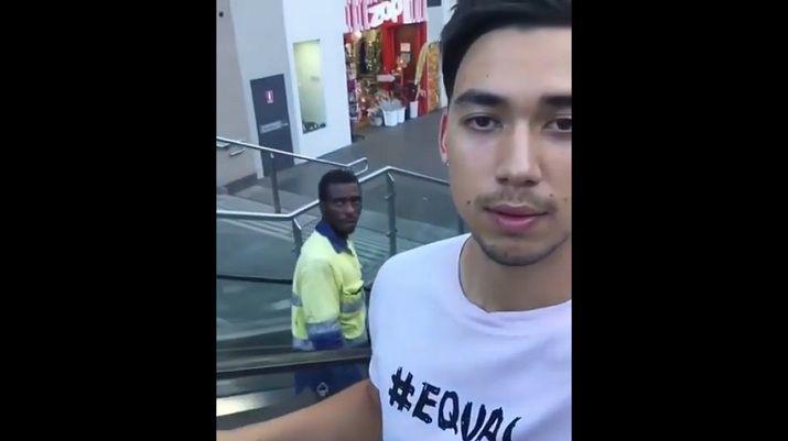 Asiacute reaccionan las personas cuando un extrantildeo acaricia sus manos