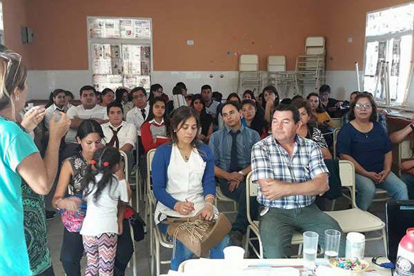 Dictaron capacitacioacuten sobre la Dictadura y los Derechos Humanos