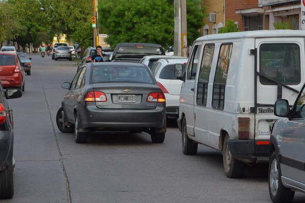 Traacutensito secuestraraacute vehiacuteculos que estacionen en la acera oeste de la calle Moreno