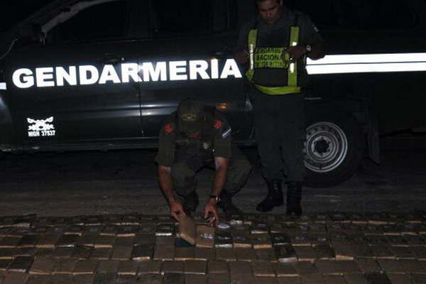 Gendarmeriacutea Nacional incautoacute maacutes de mil  kilos de marihuana 