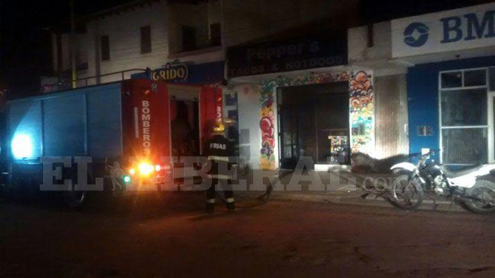 Voraz incendio en una rotiseriacutea de Friacuteas