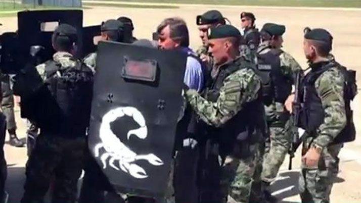 Trasladan a Ceacutesar Milani al penal de Ezeiza