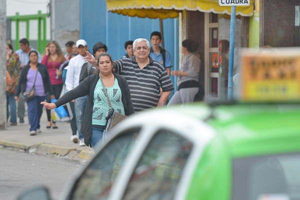 Taxistas realizaraacuten un paro en desacuerdo con la suba del 382-en-porciento- a la tarifa que daraacute el Concejo