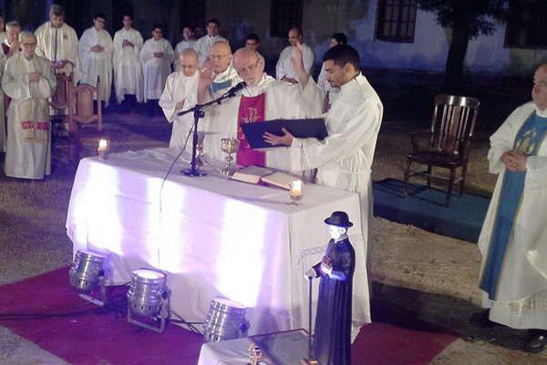 Mons Bokalic presidioacute la misa  de apertura del antildeo formativo  del Seminario Santiago el Mayor