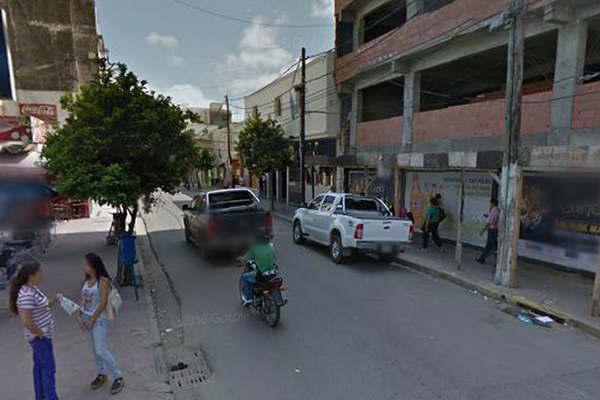 Una joven fue manoseada frente a una institucioacuten educativa