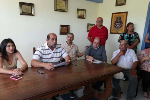 Los empleados comunales de Ojo de Agua recibiraacuten un 20-en-porciento- de aumento