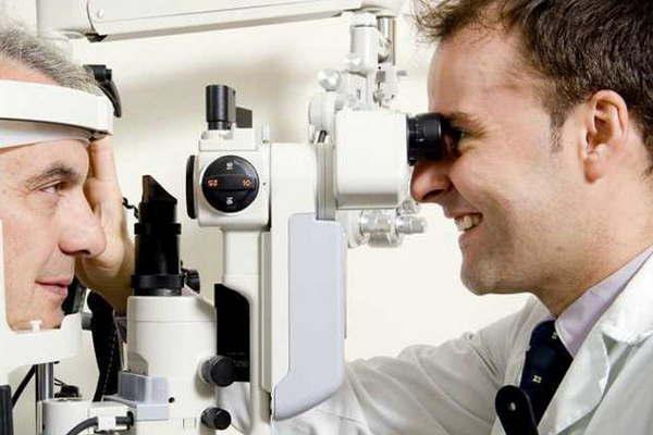 Realizaraacuten controles oftalmoloacutegicos gratuitos en Santiago