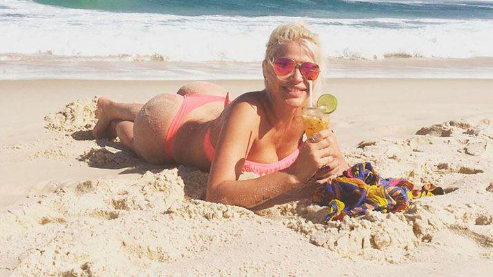 iexclDiosa Nazarena mostroacute sus curvas desde Miami