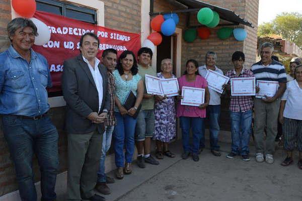 Familias de Punta Pozo y Lugones del departamento Avellaneda son beneficiadas con viviendas sociales