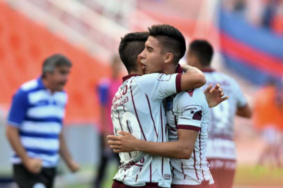 Godoy Cruz liquidoacute a San Lorenzo con dos goles de Fernaacutendez